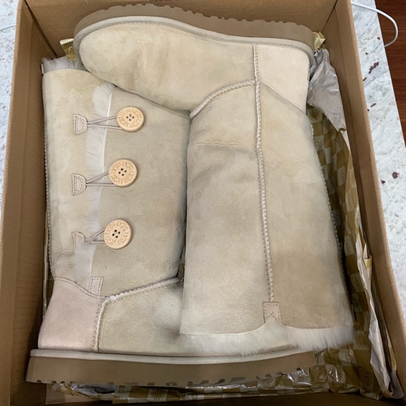 UGG Shoes - UGGS